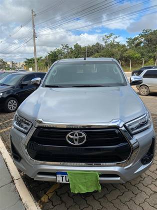 TOYOTA HILUX 2.8 D-4D TURBO DIESEL CD SRV 4X4 AUTOMÁTICO